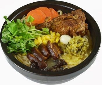 Signature Rice Noodle Soup with Braised Bone-in Pork 胶原大骨米线