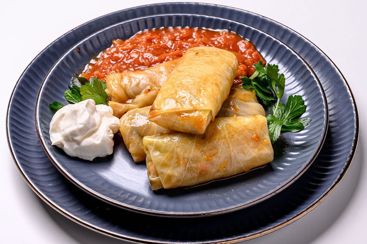 CABBAGE ROLLS with CHICKEN in Tomato Sauce (4 pc) (90 Cal)