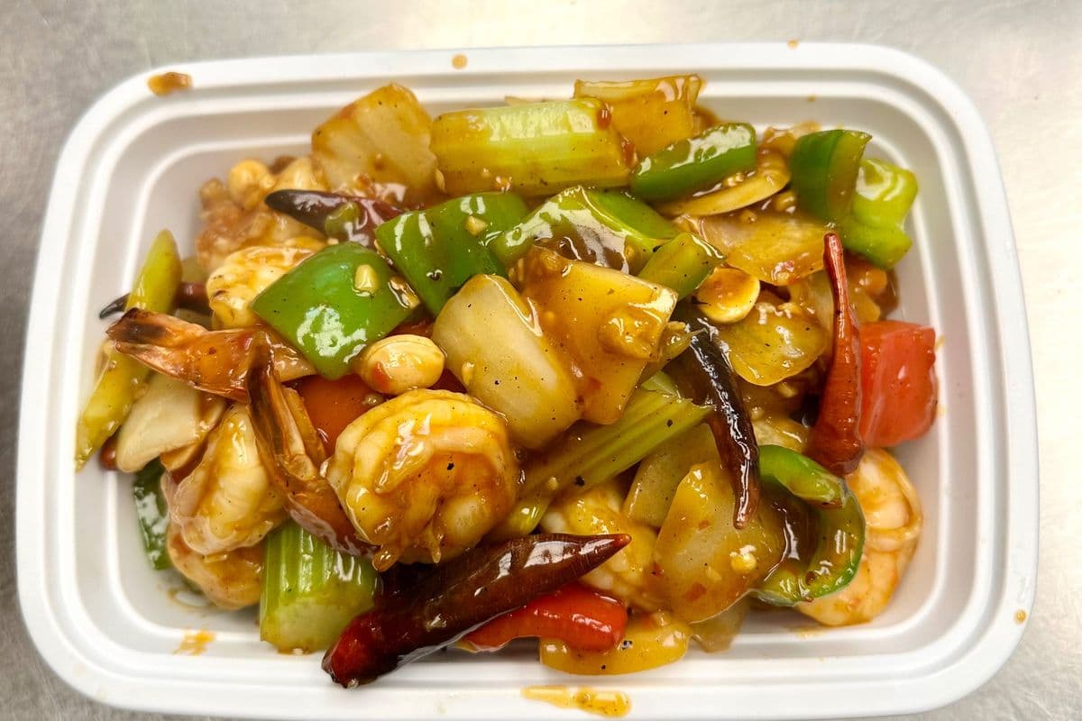 F18. Crevettes géantes avec sauce Kung Pao / Giant Shrimp with Kung Pao Sauce