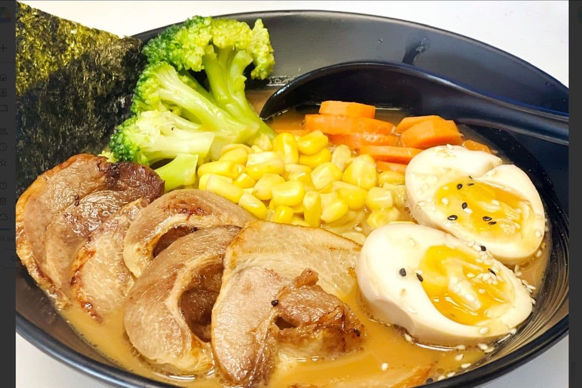 Ramen noodle soup (Popular)