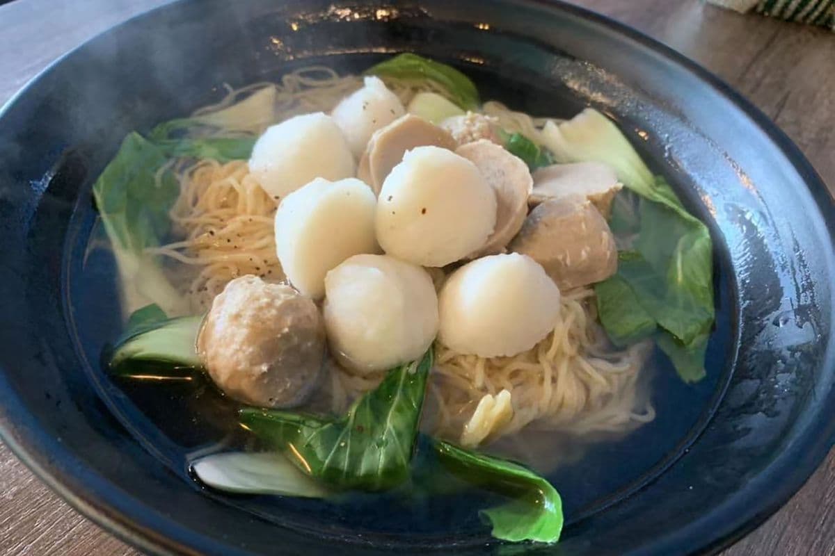 F12. Tender Beef and Fish Ball Noodle Soup