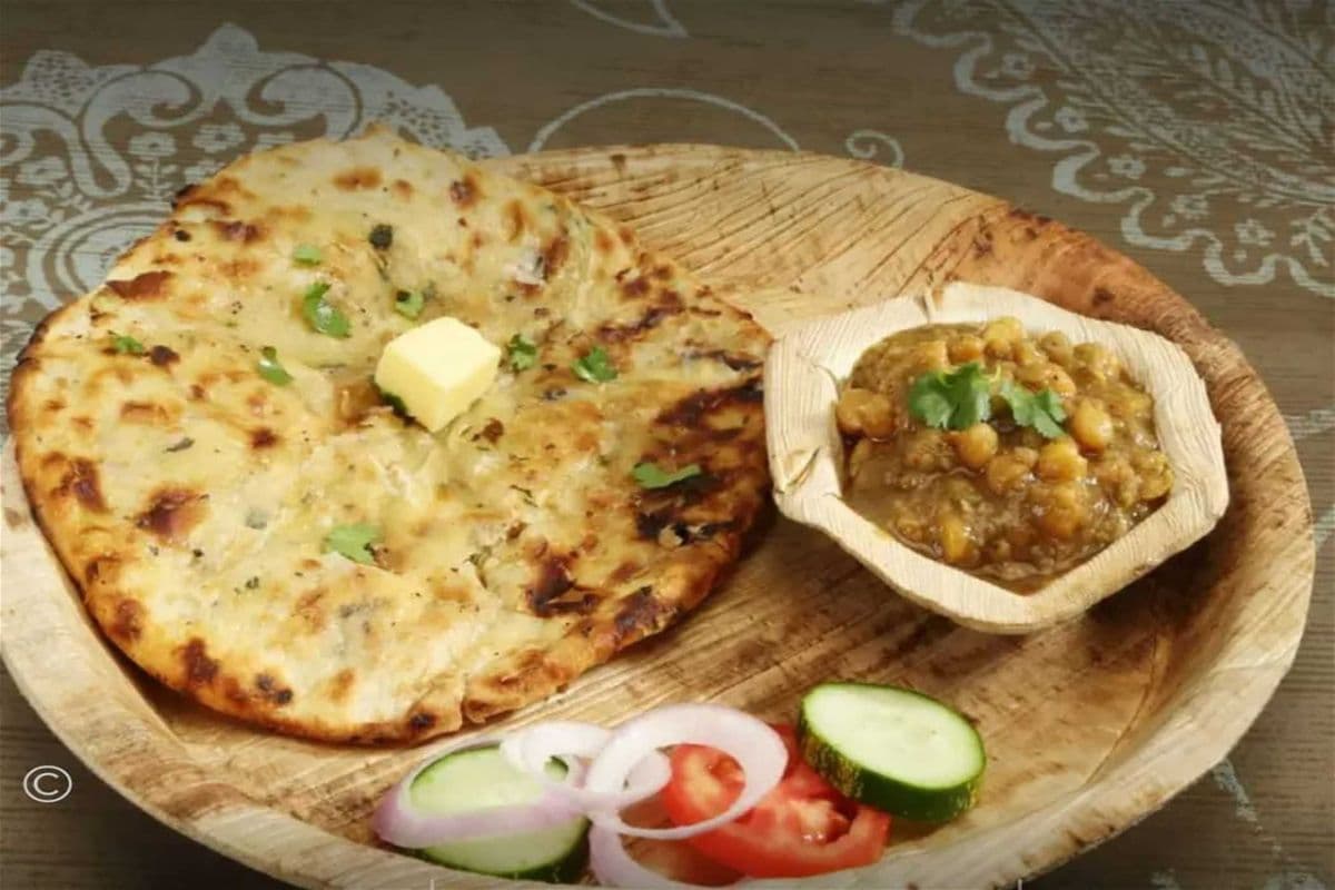 Amritsari Kulcha (1 pc)
