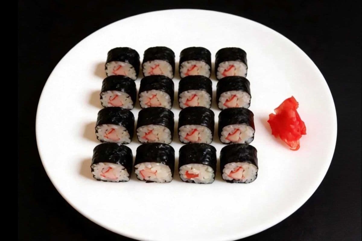 A2.Hosomaki(thin roll), Split(8+8) (8 pieces+8 pieces )