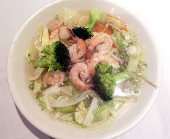 10. Soupe aux crevettes avec légumes et nouilles / Vegetable Noodle Soup with Shrimp / 杂菜虾粉