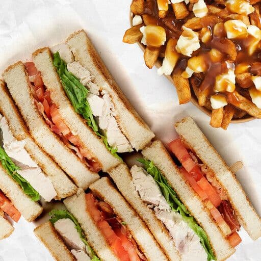 Club sandwich avec poutine