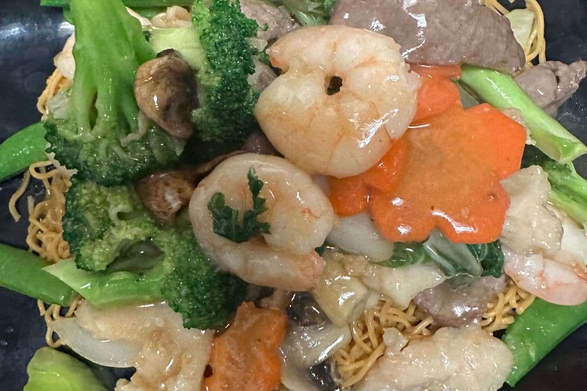 30.Special Combination Chow Mein (Crispy or Soft)