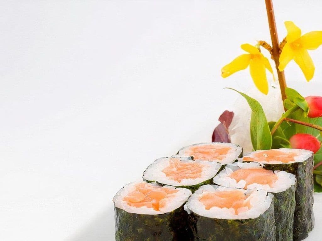 Salmon Roll (6 pcs)