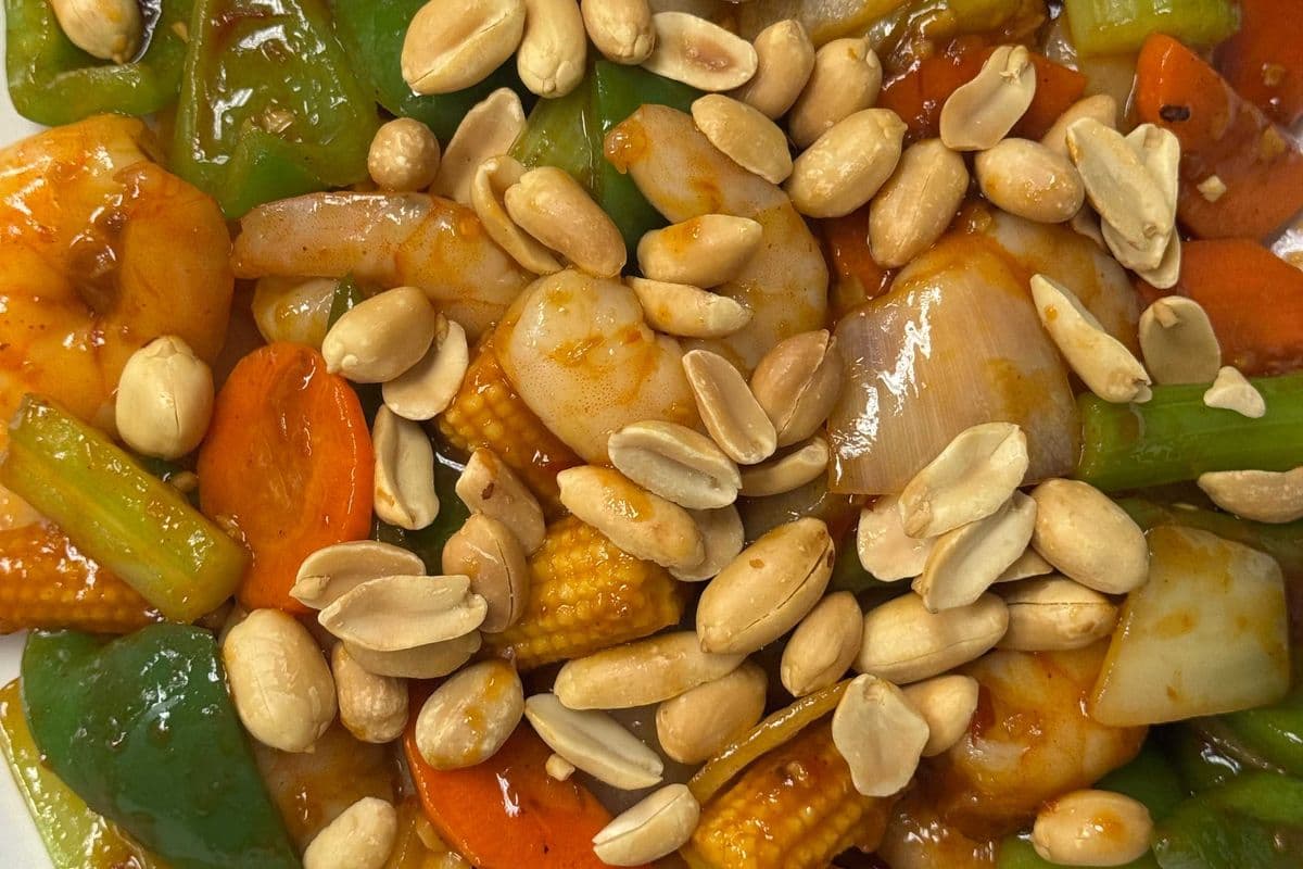 Kung Po Shrimp with Peanuts (Spicy) 宫保虾