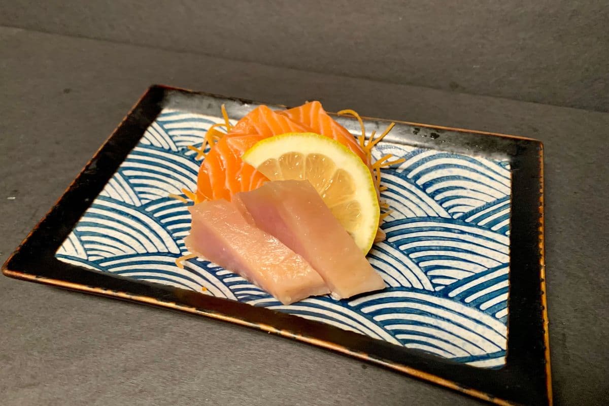 051. Appetizer Sashimi (5 pcs)