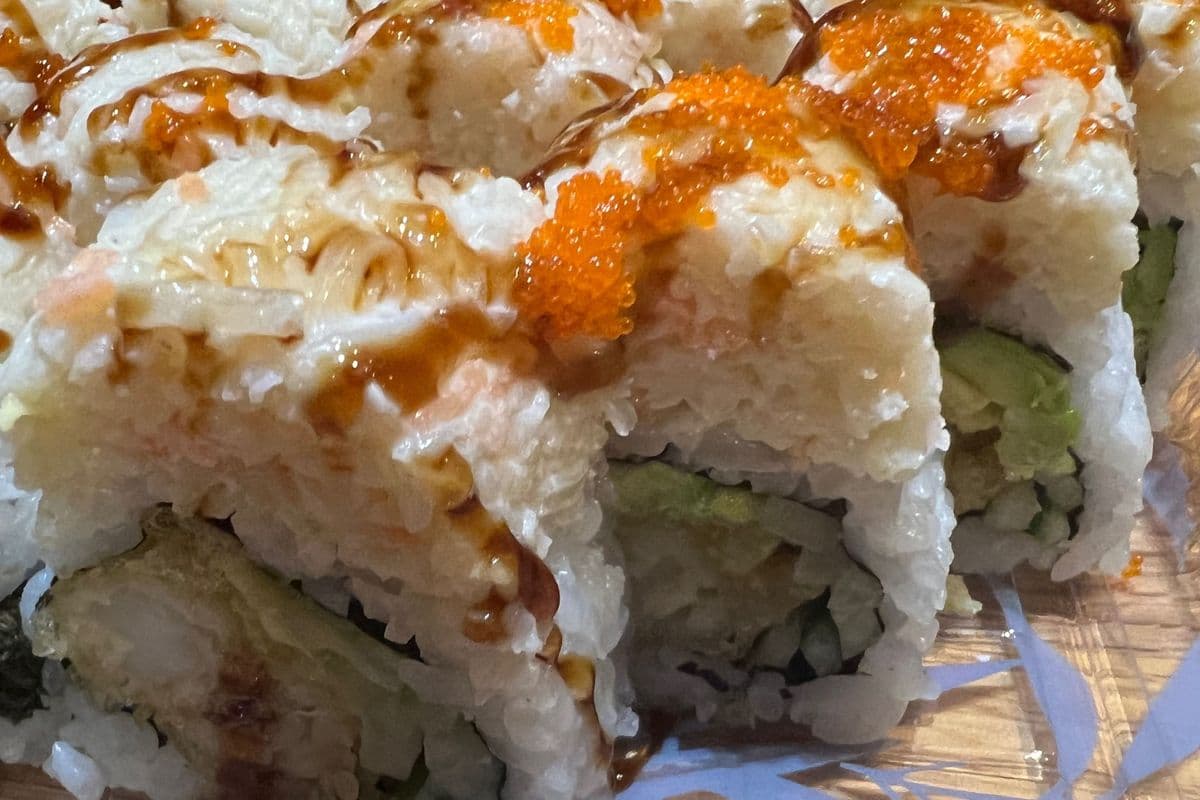 White dragon roll (8pcs)