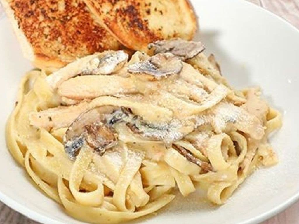 Fettuccine Alfredo