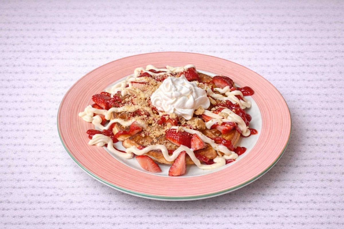STRAWBERRY CHEESECAKE WAFFLE