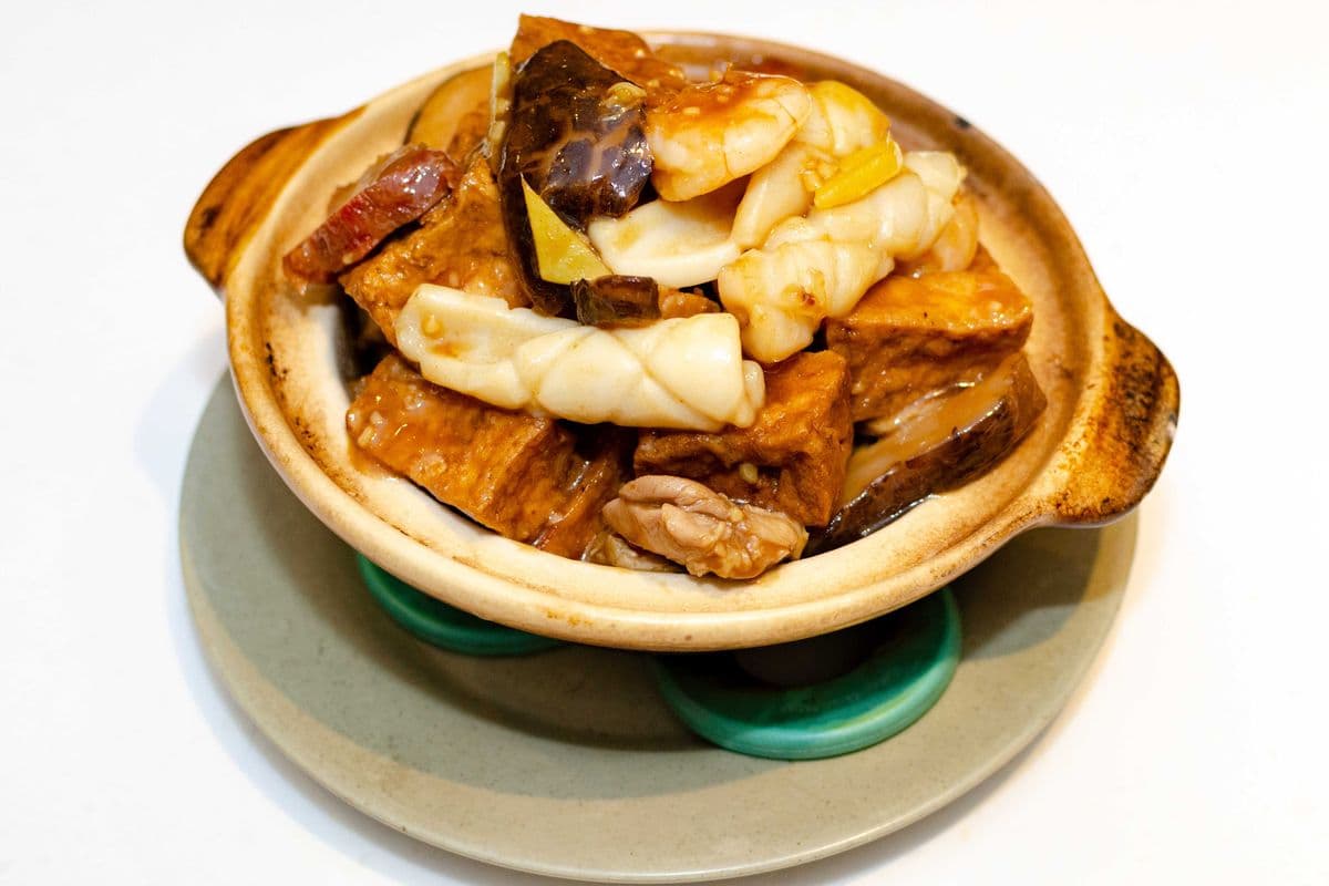 050 Eight Precious and Bean Curd Hot Pot 八珍豆腐煲
