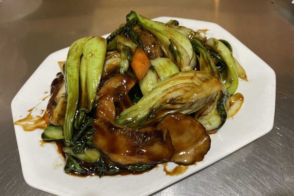 V15. Shiitake Mushroom and Bok Choy (冬菇菜心)