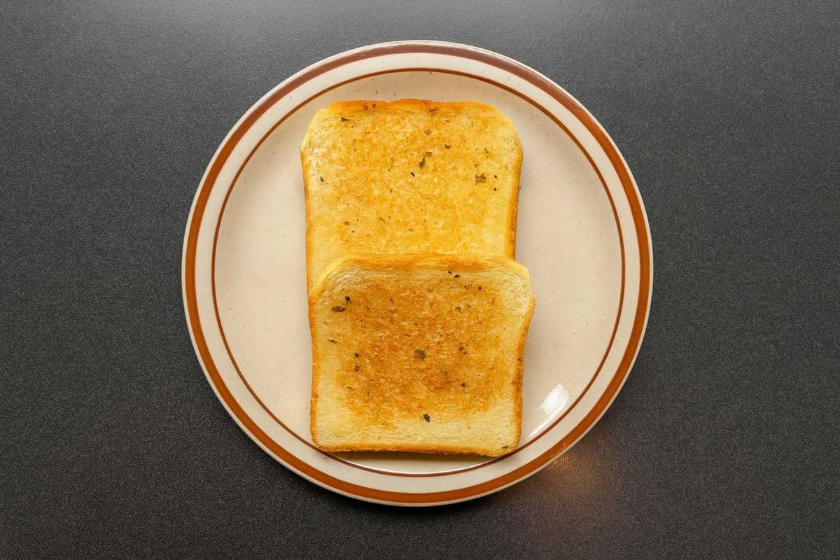13. Garlic Toast (2 pcs)