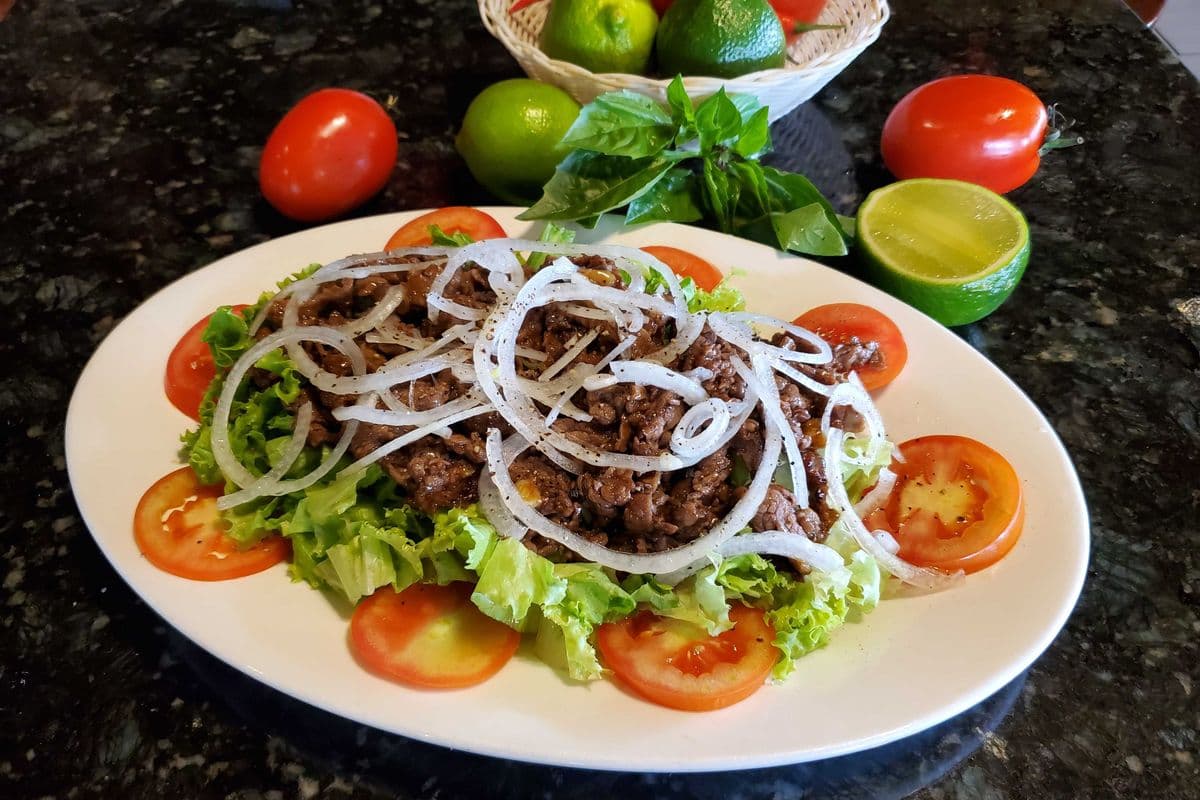 G66. Beef Stir Fry Over Salad and Slice Tomato