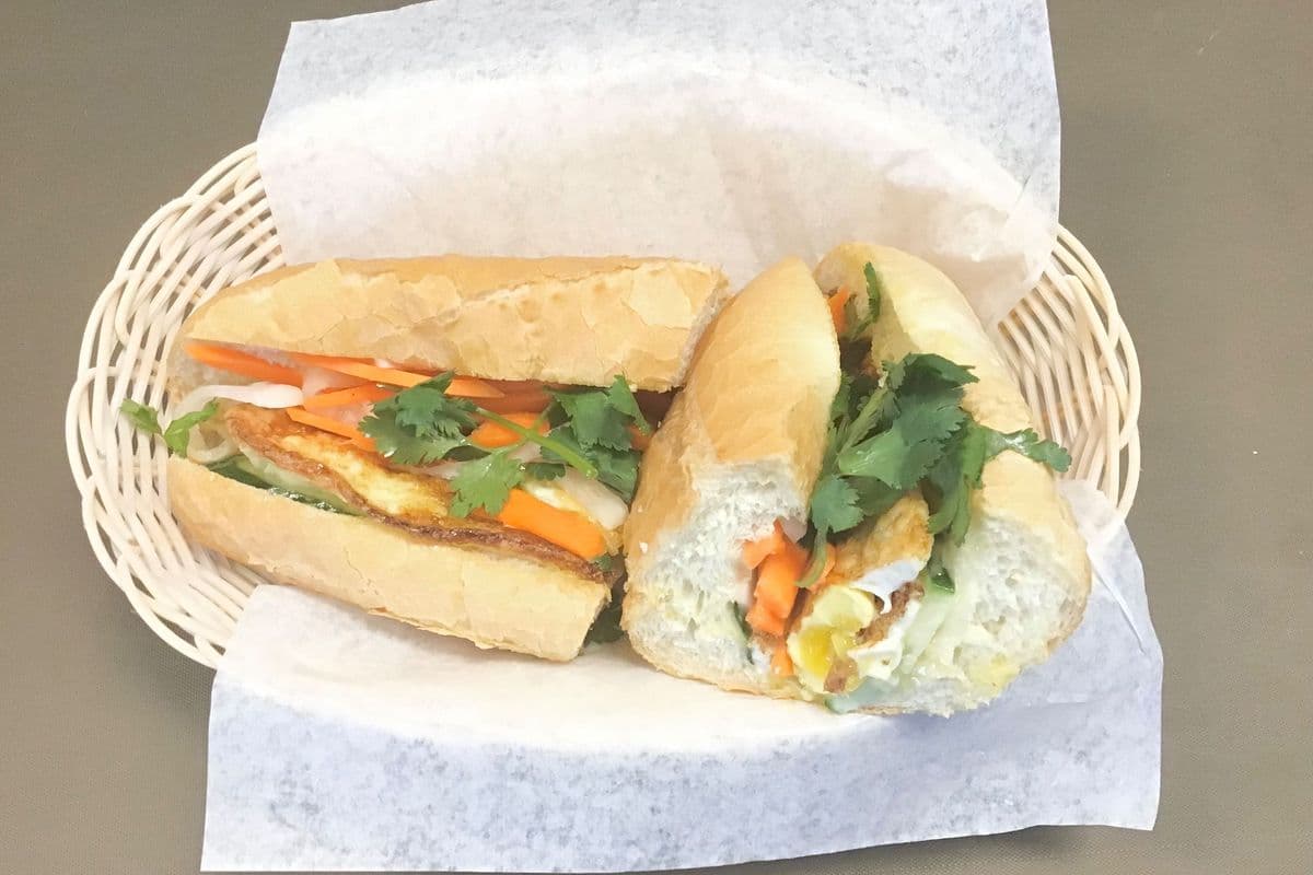 BM4. Fried Egg / Bánh Mì Trứng Op-La