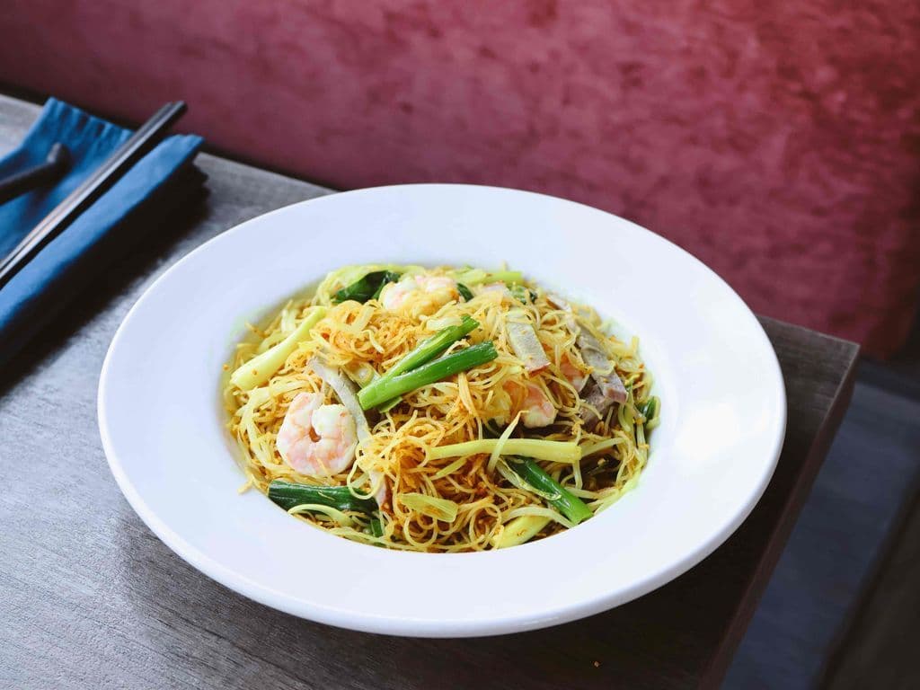 S18A - Turmeric Stirred Fry Rice Noodles with Shrimps, Pork & Egg (Bún Xào Nghệ)