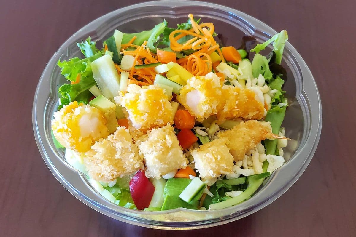 Bol poké aux crevettes tempura