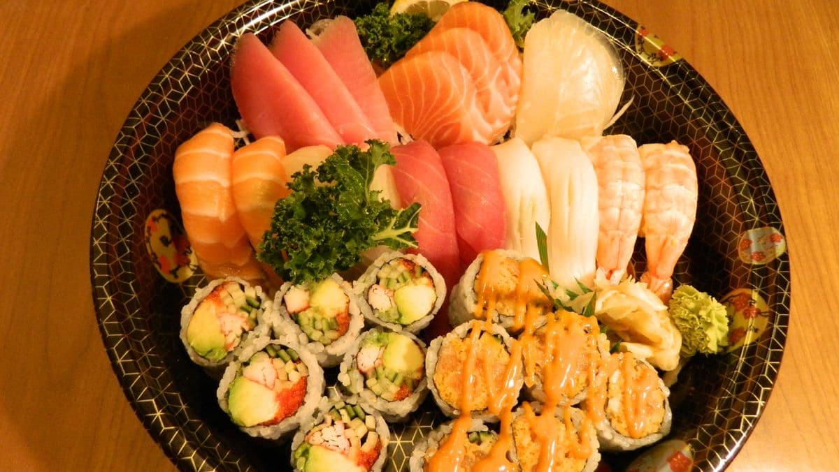 [Daily Special] Sushi 10, Sashimi 8, Roll 12 Platter