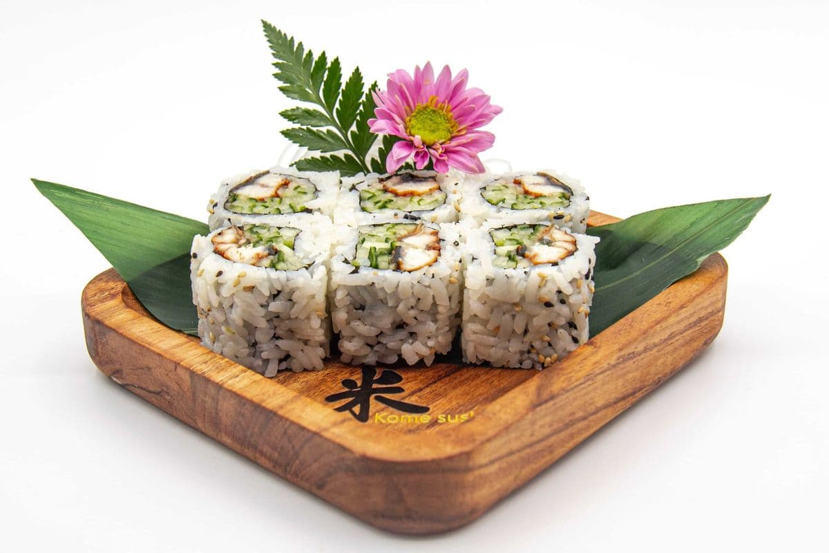 M8. BBQ Eel Roll