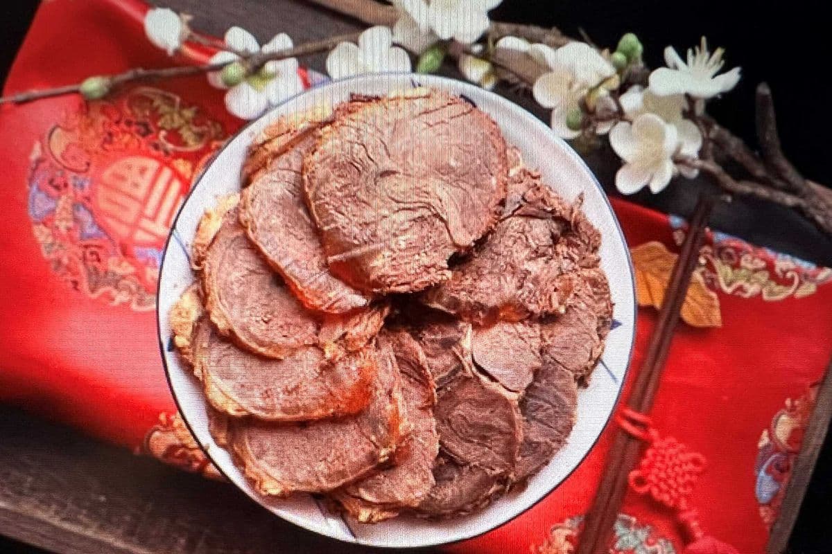 A3. Marinated Beef with Garlic Sauce