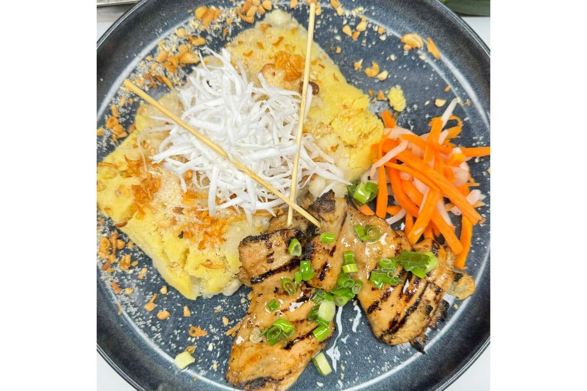 Grilled Chicken and Sticky Rice - Xôi Bắp Gà Nướng