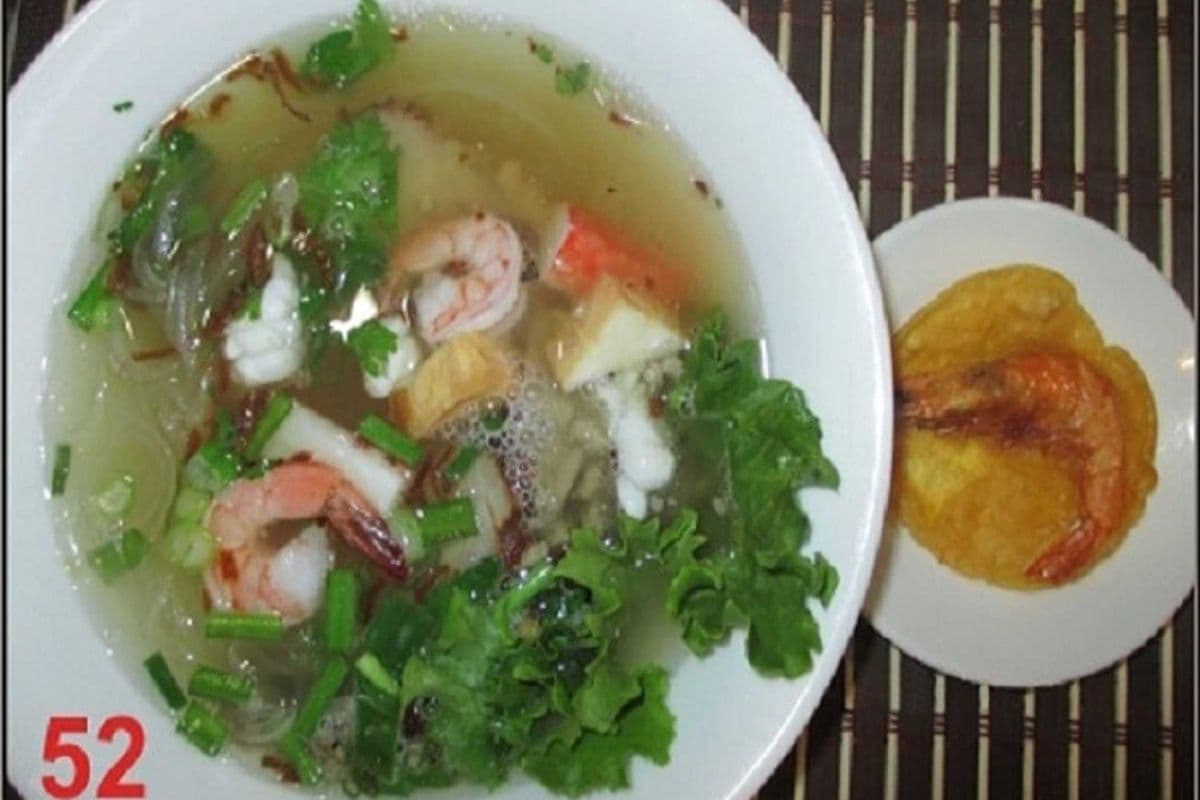 52. Mytho traditional-style clear rice noodle soup.