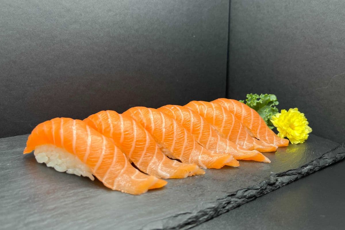 Salmon Nigiri 6pc