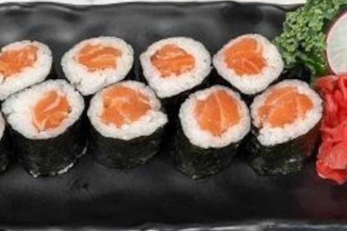 Salmon Maki (6 pcs)