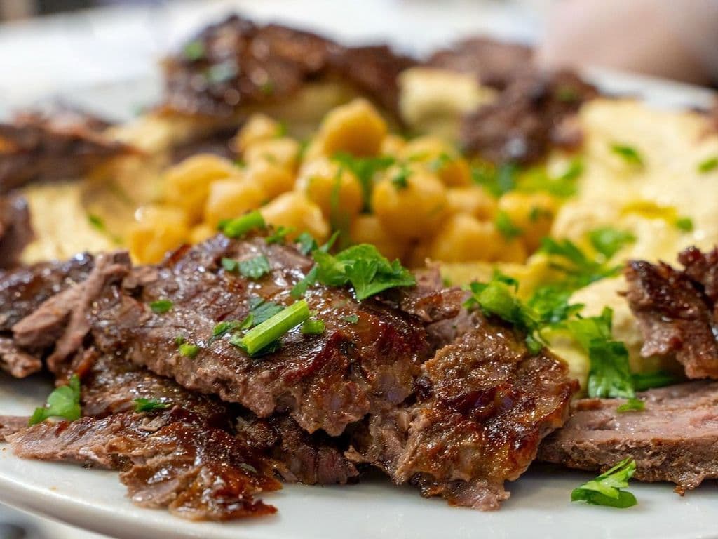 HUMMUS WITH BEEF SHAWARMA