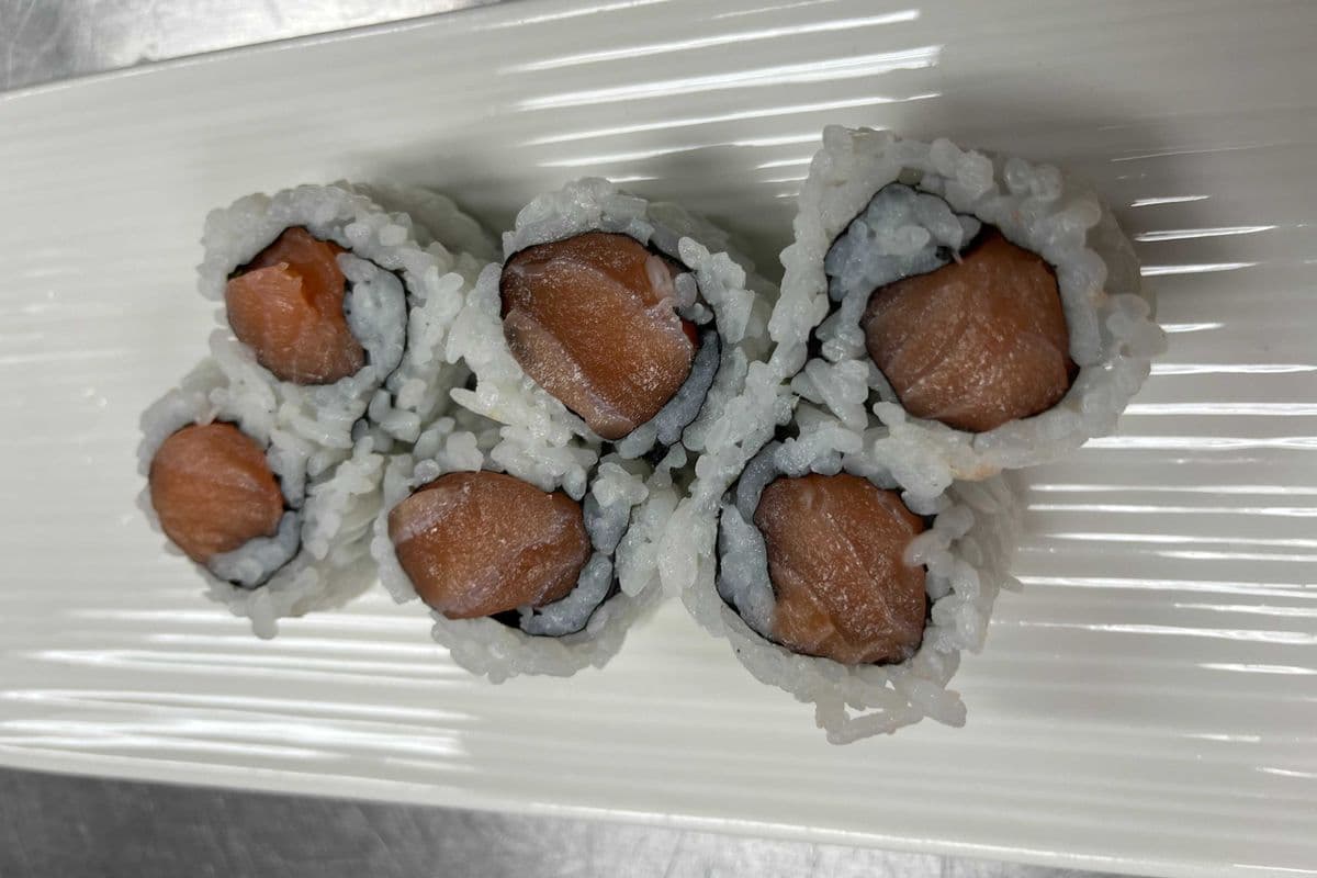Salmon Roll (6 pcs)