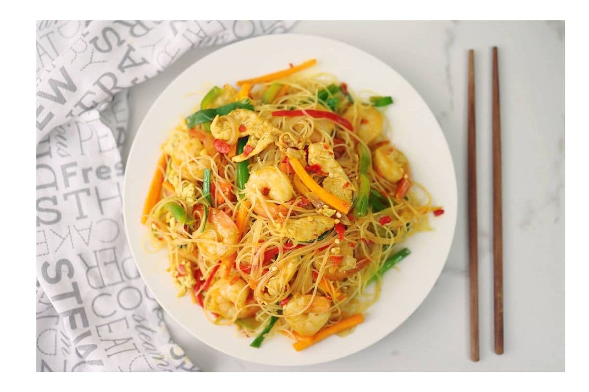 72. Stir-Fried Singapore Noodle with Meat
