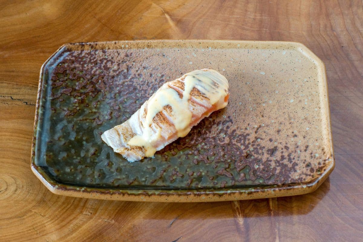 Seared Salmon Sushi (2 pcs)