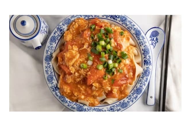 13. Stir-Fried Noodles With Tomatoes and Eggs