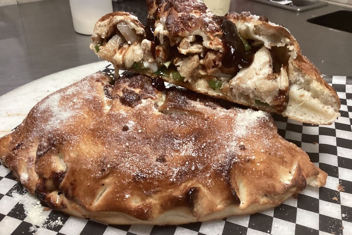 BBQ CHICKEN CALZONE(NEW)