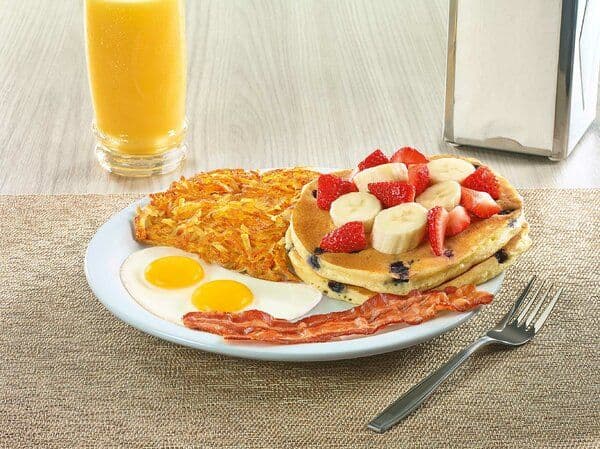 DOUBLE BERRY BANANA PANCAKE SLAM
