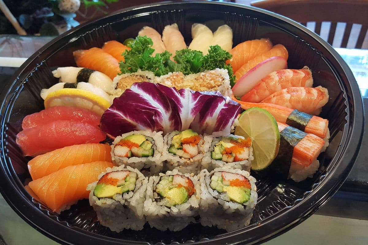 Sushi and Maki Roll Combo Medium