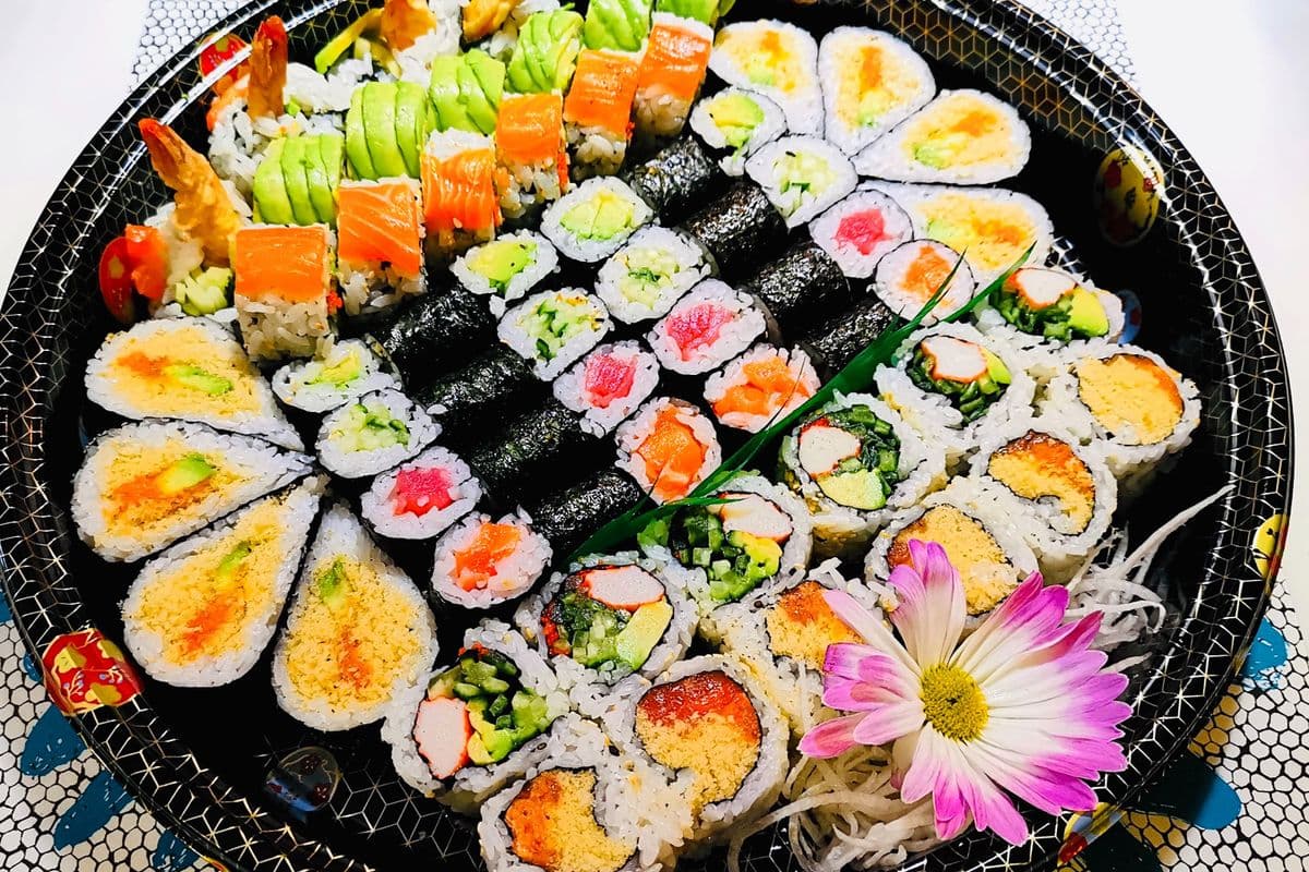Roll Party Tray (60 pcs)