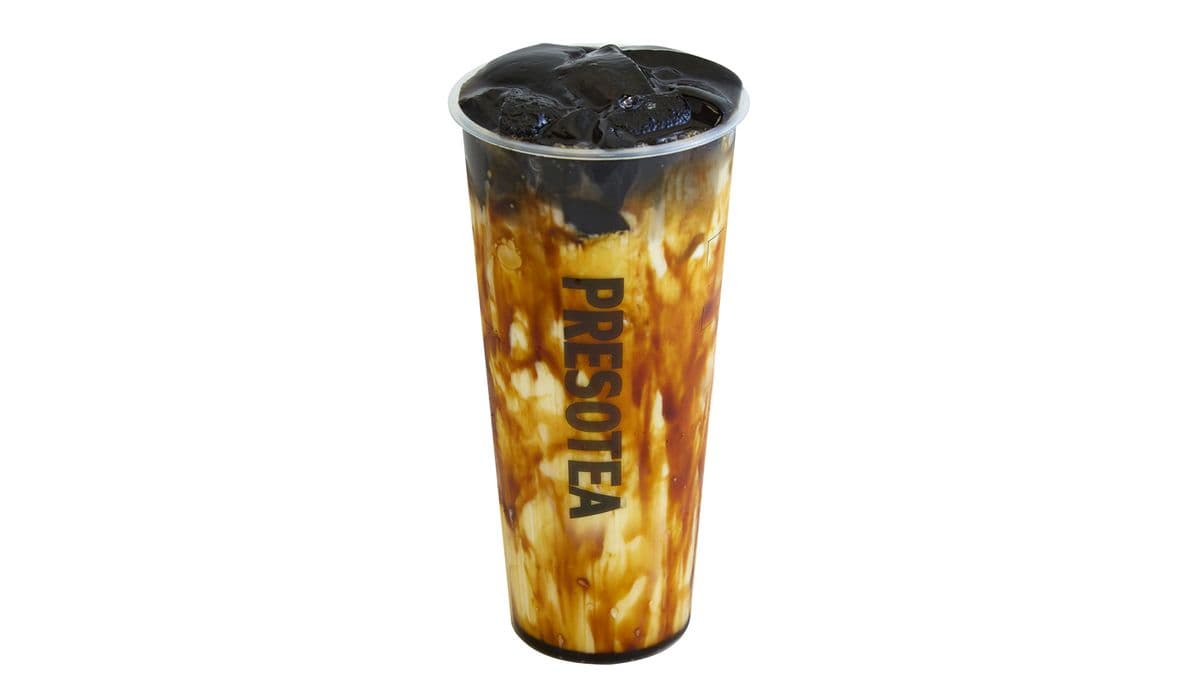 Brown Sugar Grass Jelly Latte / Latté au sucre roux avec gelée d'herbes