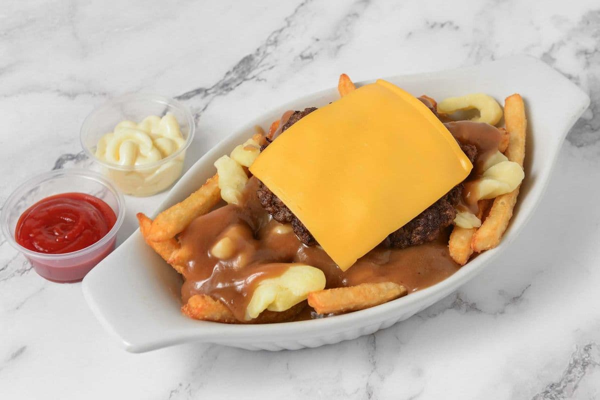 1. Smash Cheese Burgur Poutine