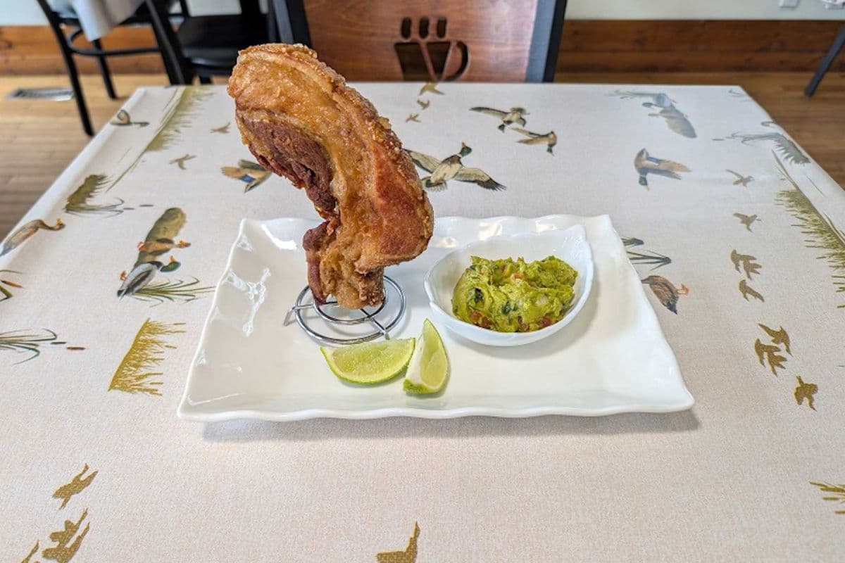 Chicharron con Guacamole