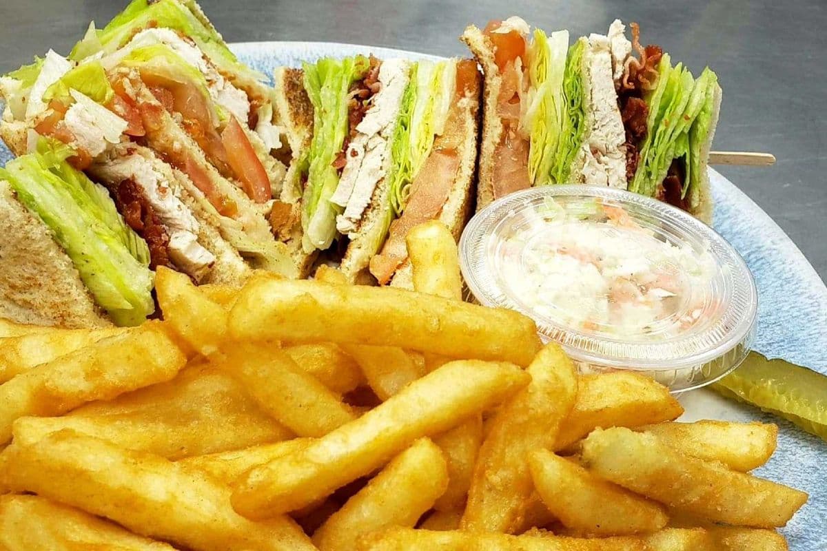 Club sandwich au poulet blanc / White Chicken Club Sandwich