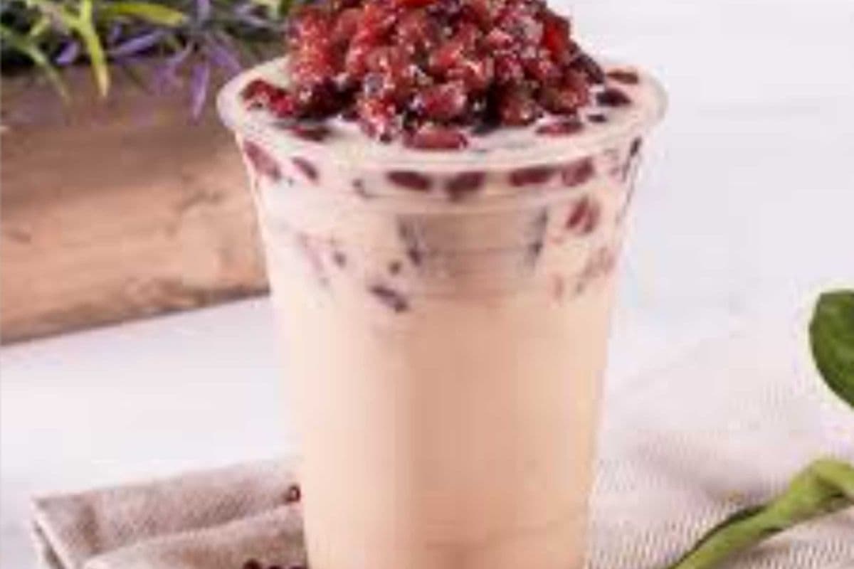 Iced Red Bean Milk Black Tea 冰红豆奶茶 (20oz)