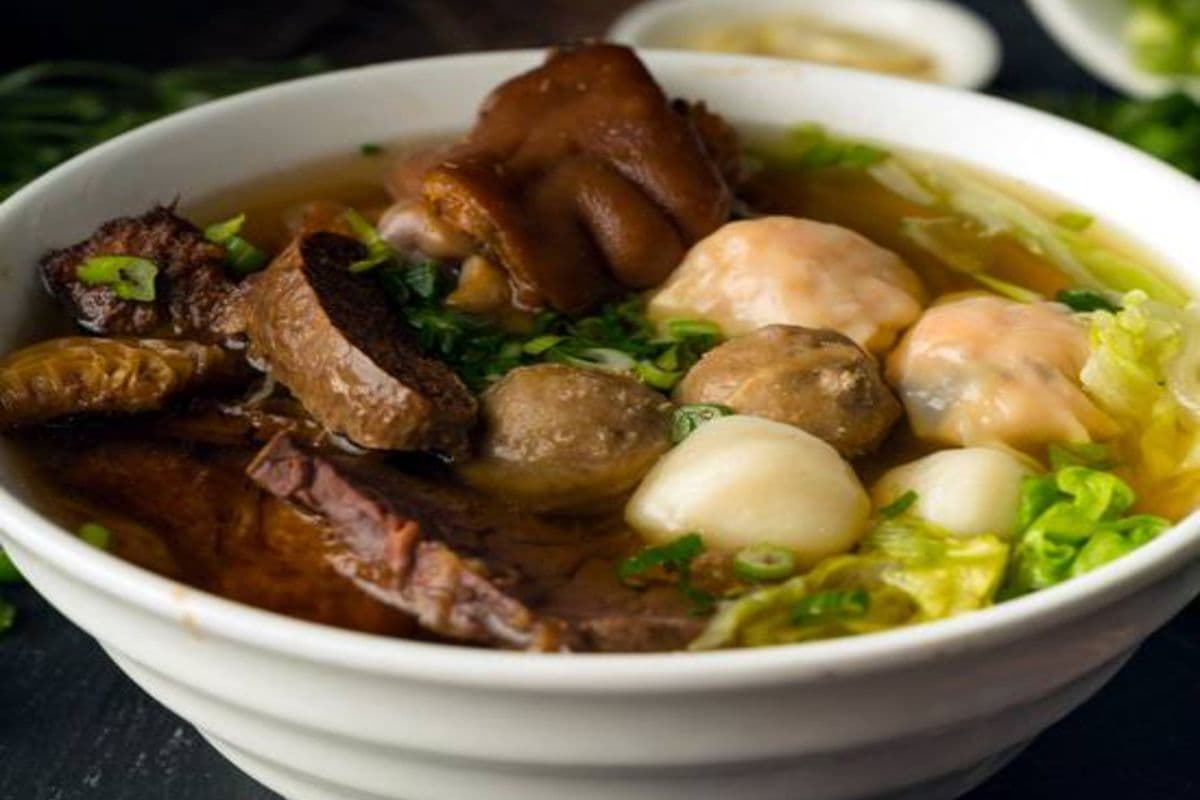 House Special Egg Noodle in Soup