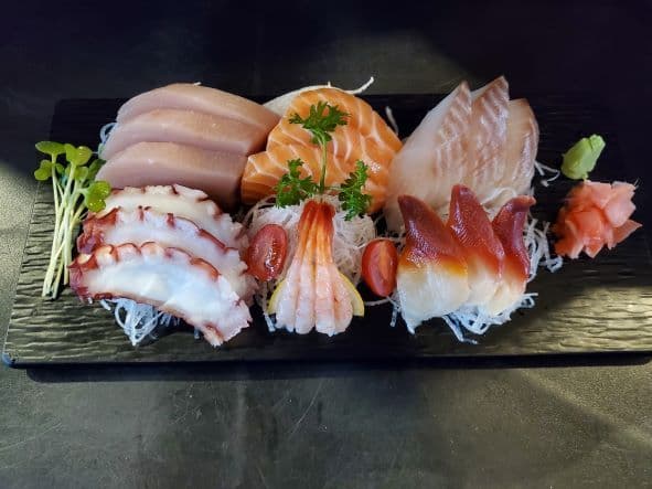 Assorted Sashimi (18pcs)