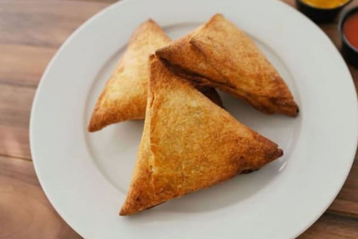 3 pieces Veggie Samosa
