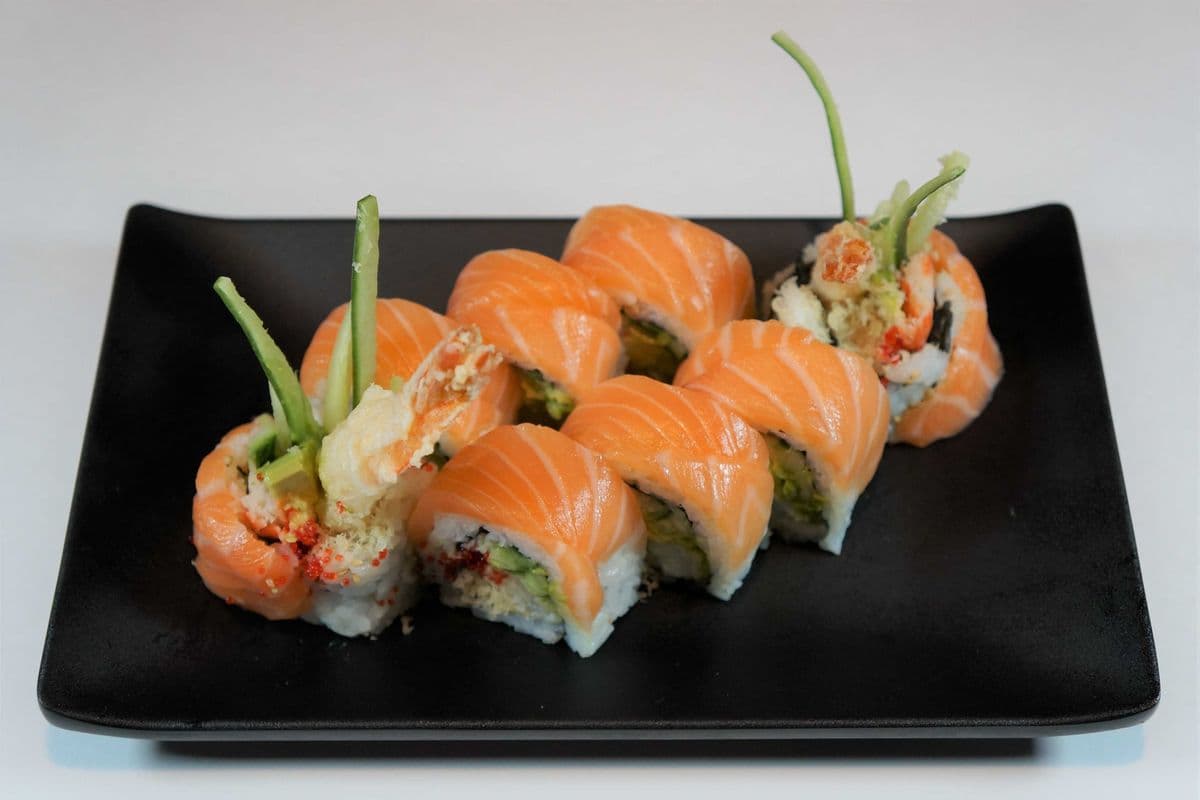 153. Gold Dragon Maki Roll (8 pcs)