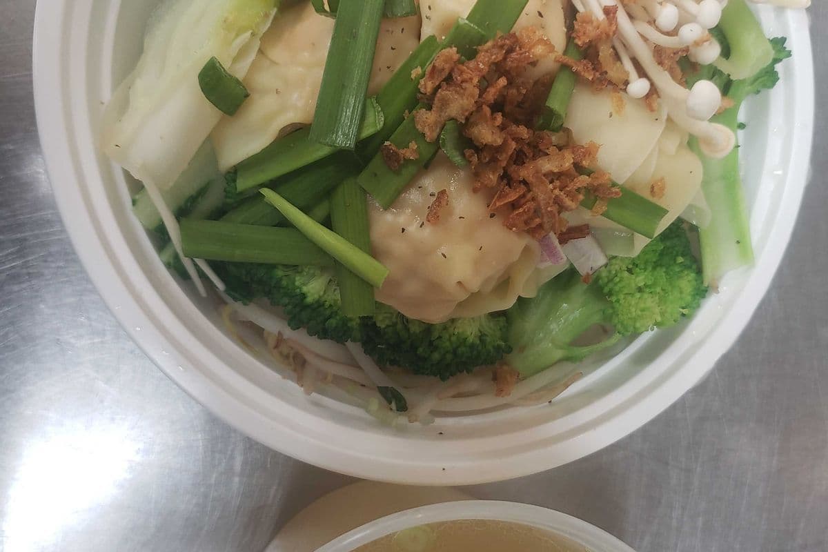S6. Vietnamese Shrimp Wontons Egg Noodle Soup