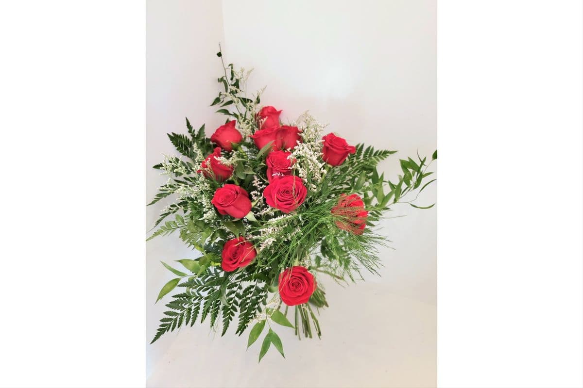 Hand-Tied Roses (1 Dozen)
